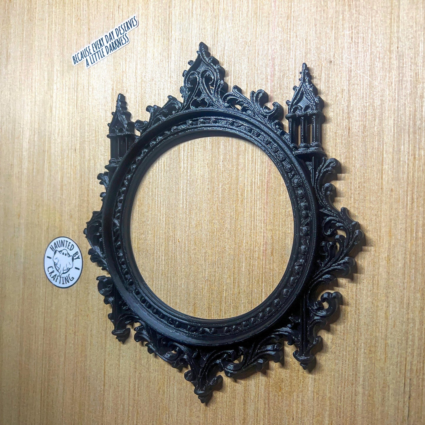 Circular Victorian Frame – 3D Printed Gothic Wall Decor – Ornate Baroque Gallery Accent