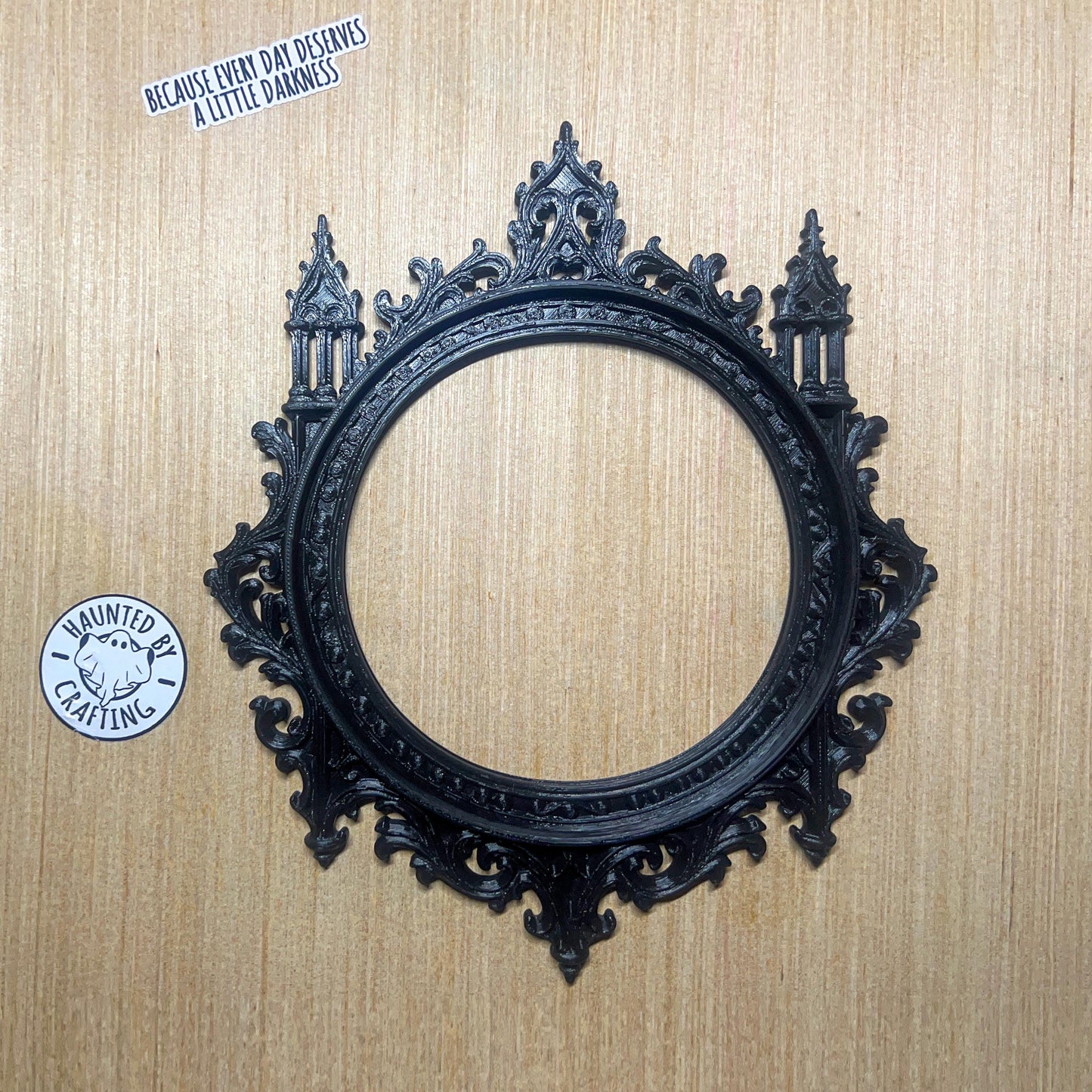 Circular Victorian Frame – 3D Printed Gothic Wall Decor – Ornate Baroque Gallery Accent