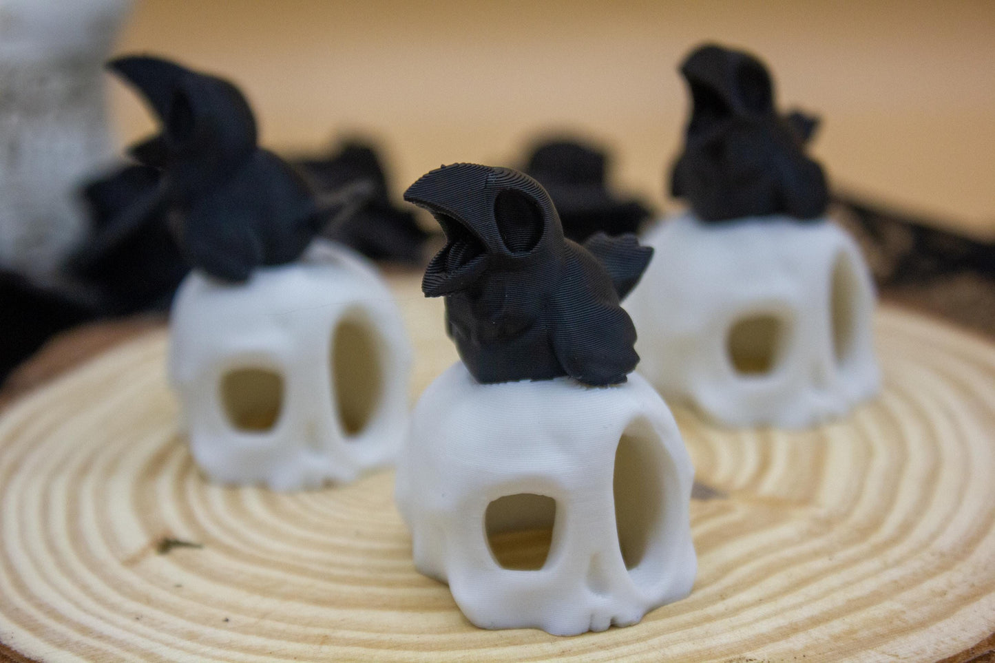 Small Skull and Crow Figure – Gothic Desk Decor, Spooky Miniature, Halloween Aesthetic, 3D Printed Gift