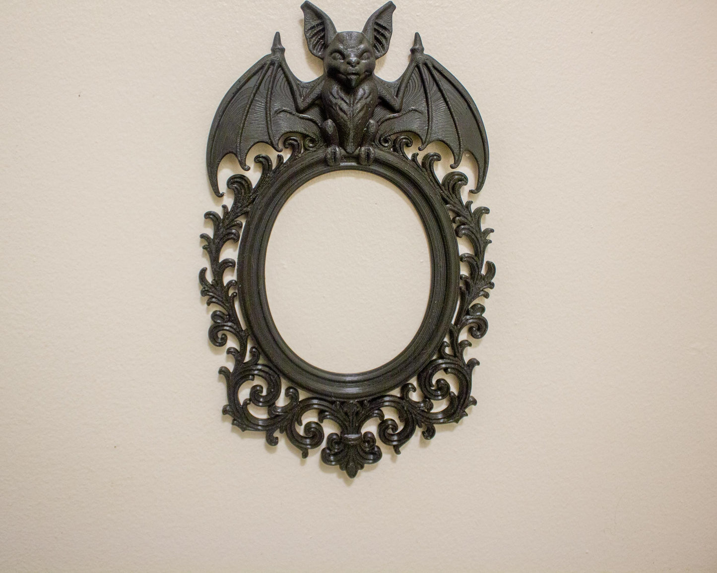 Victorian Bat Frame – 3D Printed Gothic Wall Decor – Ornate Dark Academia Home Accent