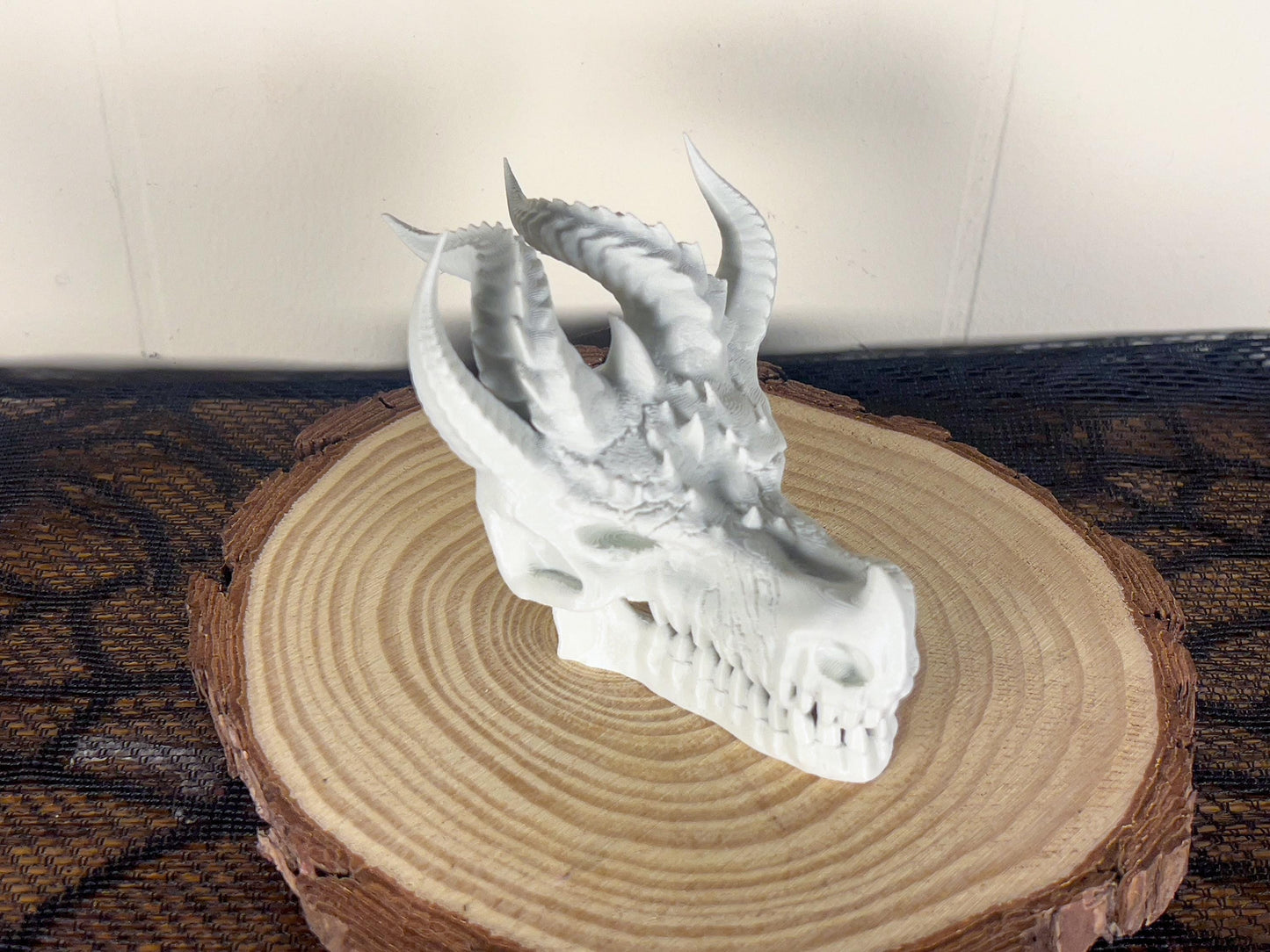The Dragon Skull Figure – 3D Printed Gothic Decor, Majestic Fantasy Accent for Dark Aesthetic Spaces