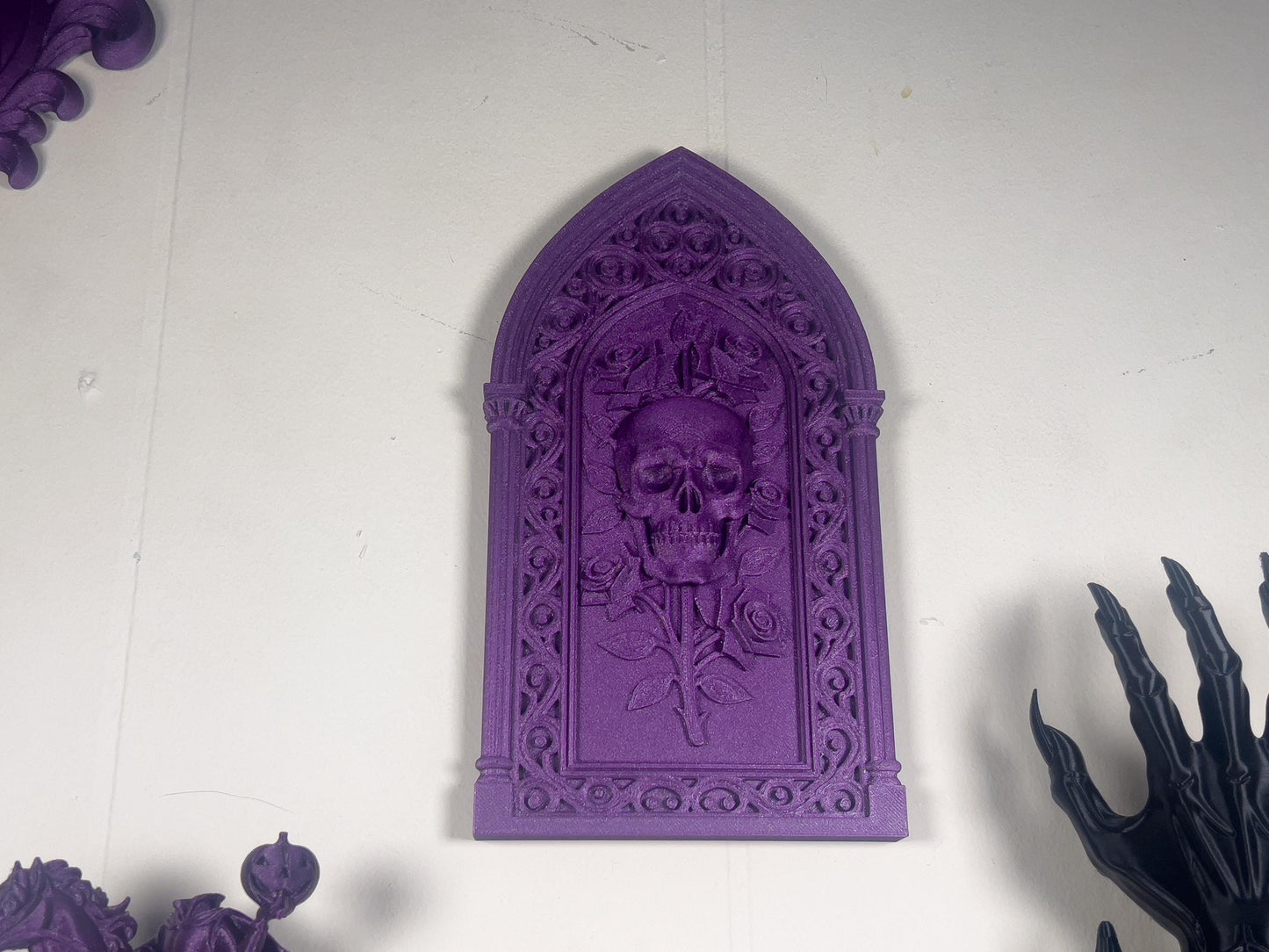 Gothic Skull Roses Plaque – Cathedral Wall Decor, Unique Gothic Accent for Dark Aesthetic Spaces