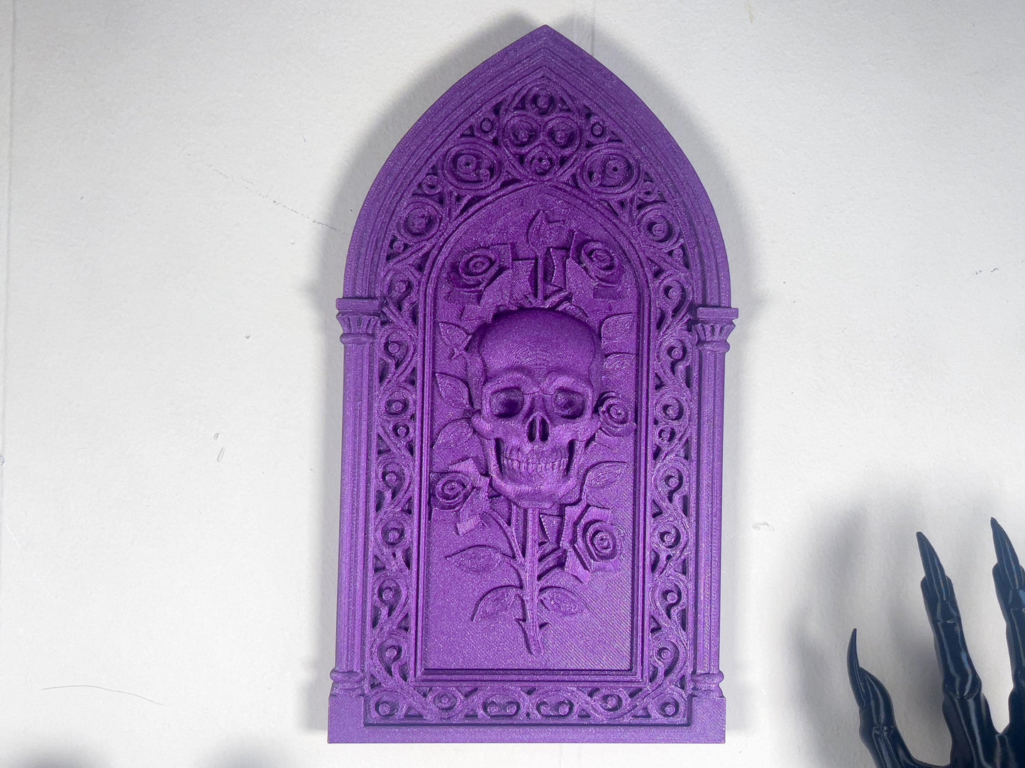 Gothic Skull Roses Plaque – Cathedral Wall Decor, Unique Gothic Accent for Dark Aesthetic Spaces