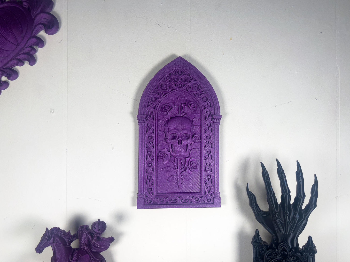 Gothic Skull Roses Plaque – Cathedral Wall Decor, Unique Gothic Accent for Dark Aesthetic Spaces