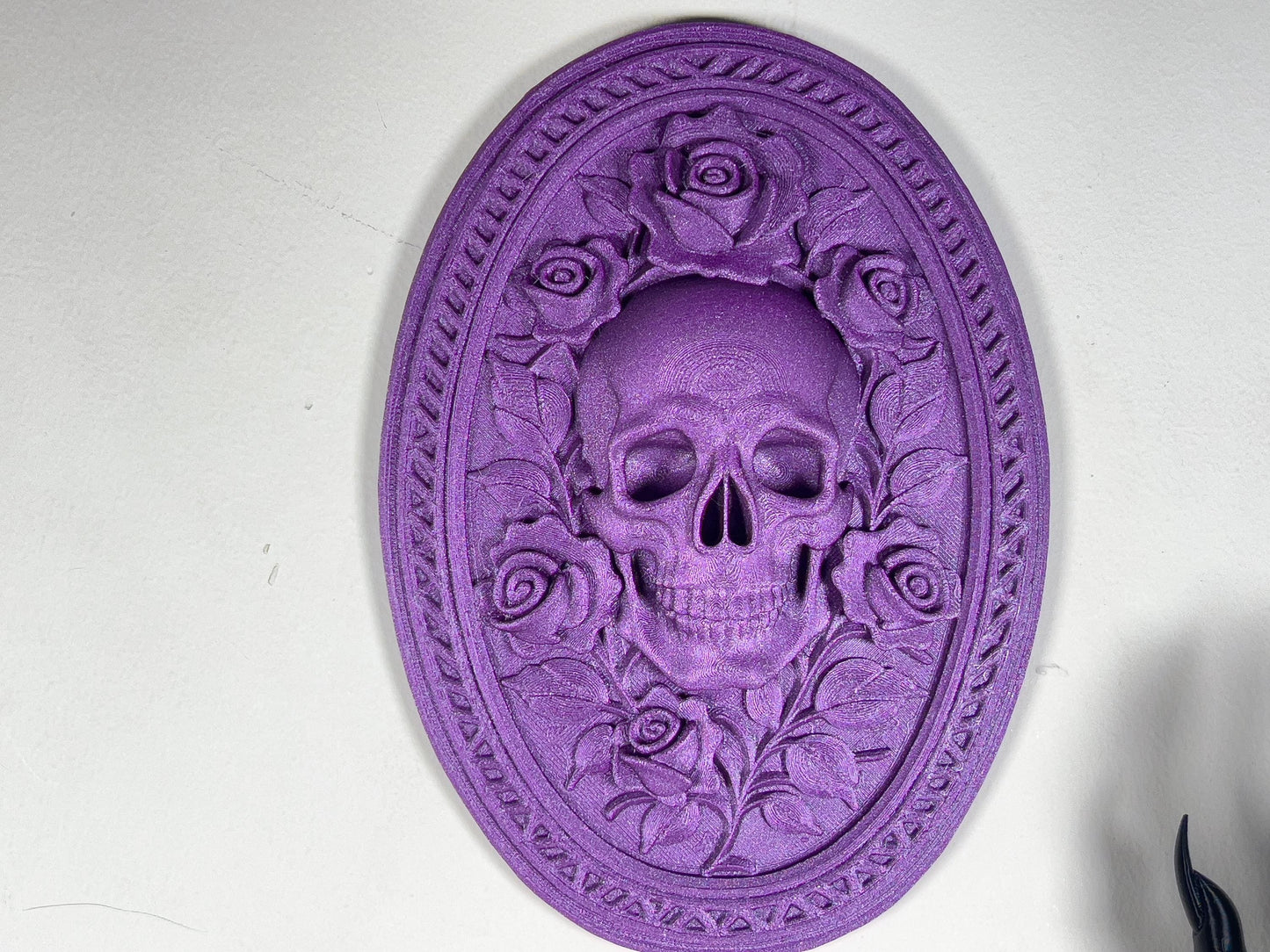 Gothic Skull Roses Plaque – Dark Gothic Decor, Skull Wall Art, Gothic Rose Frame, Macabre Home Accent