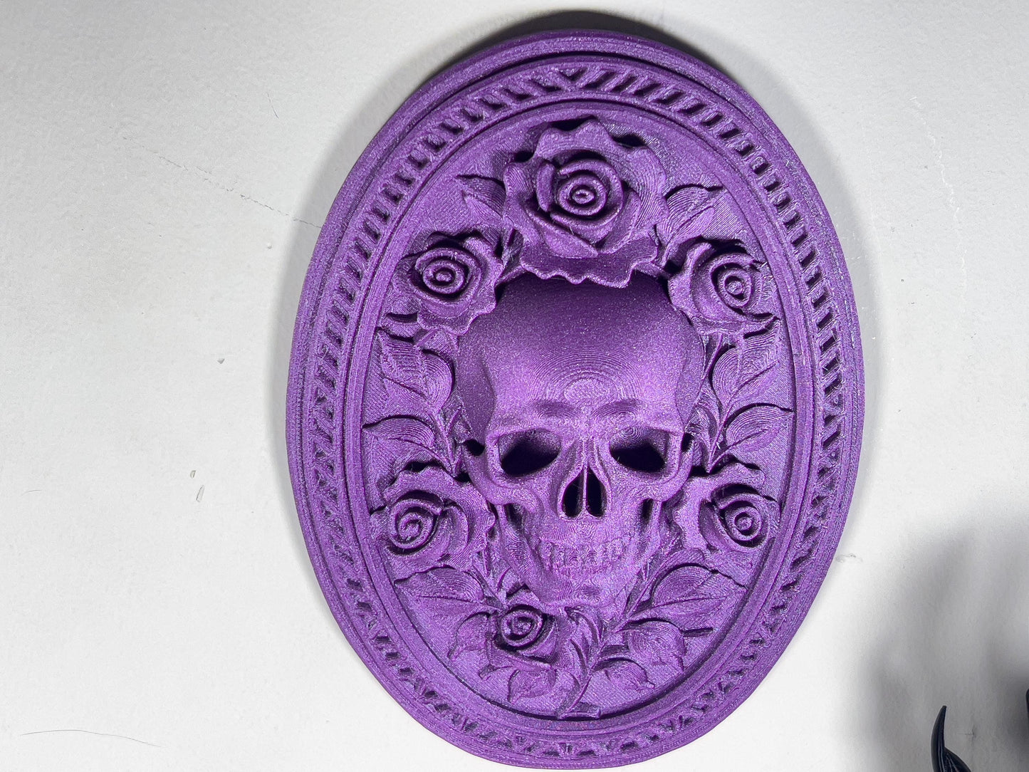 Gothic Skull Roses Plaque – Dark Gothic Decor, Skull Wall Art, Gothic Rose Frame, Macabre Home Accent