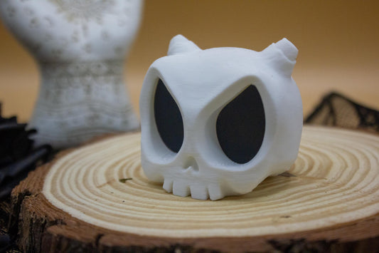 Desk Skull Figure – Gothic Home Decor, Spooky Office Accessory, 3D Printed Miniature, Halloween Gift