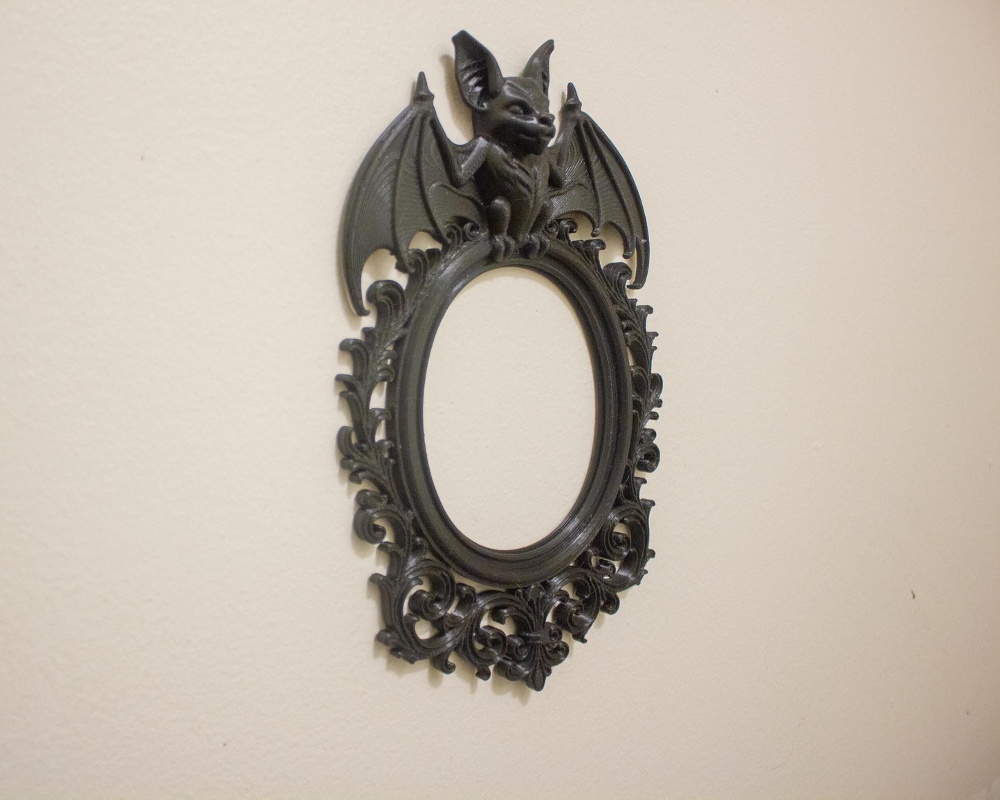 Victorian Bat Frame – 3D Printed Gothic Wall Decor – Ornate Dark Academia Home Accent
