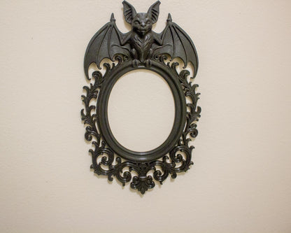 Victorian Bat Frame – 3D Printed Gothic Wall Decor – Ornate Dark Academia Home Accent
