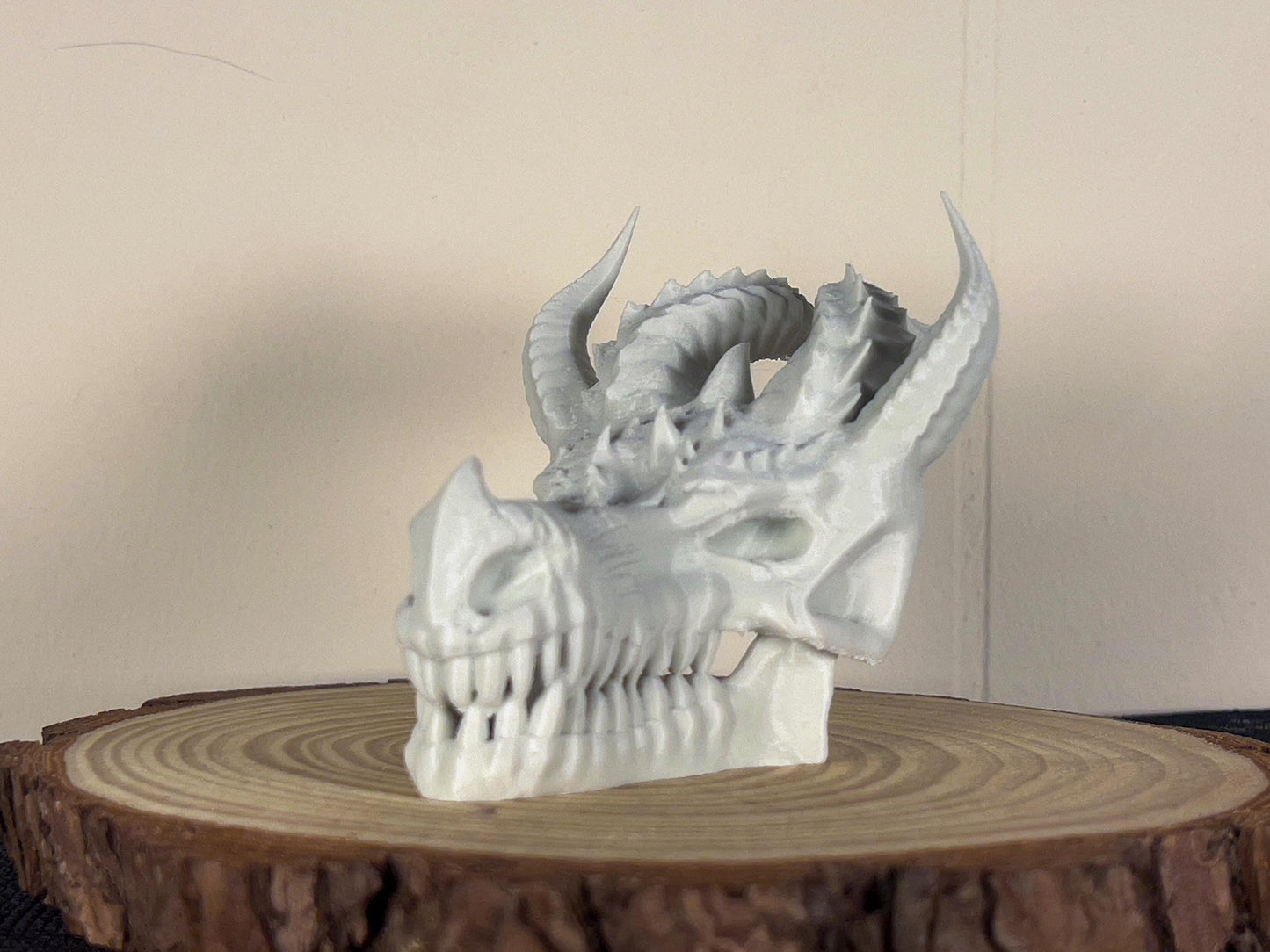 The Dragon Skull Figure – 3D Printed Gothic Decor, Majestic Fantasy Accent for Dark Aesthetic Spaces