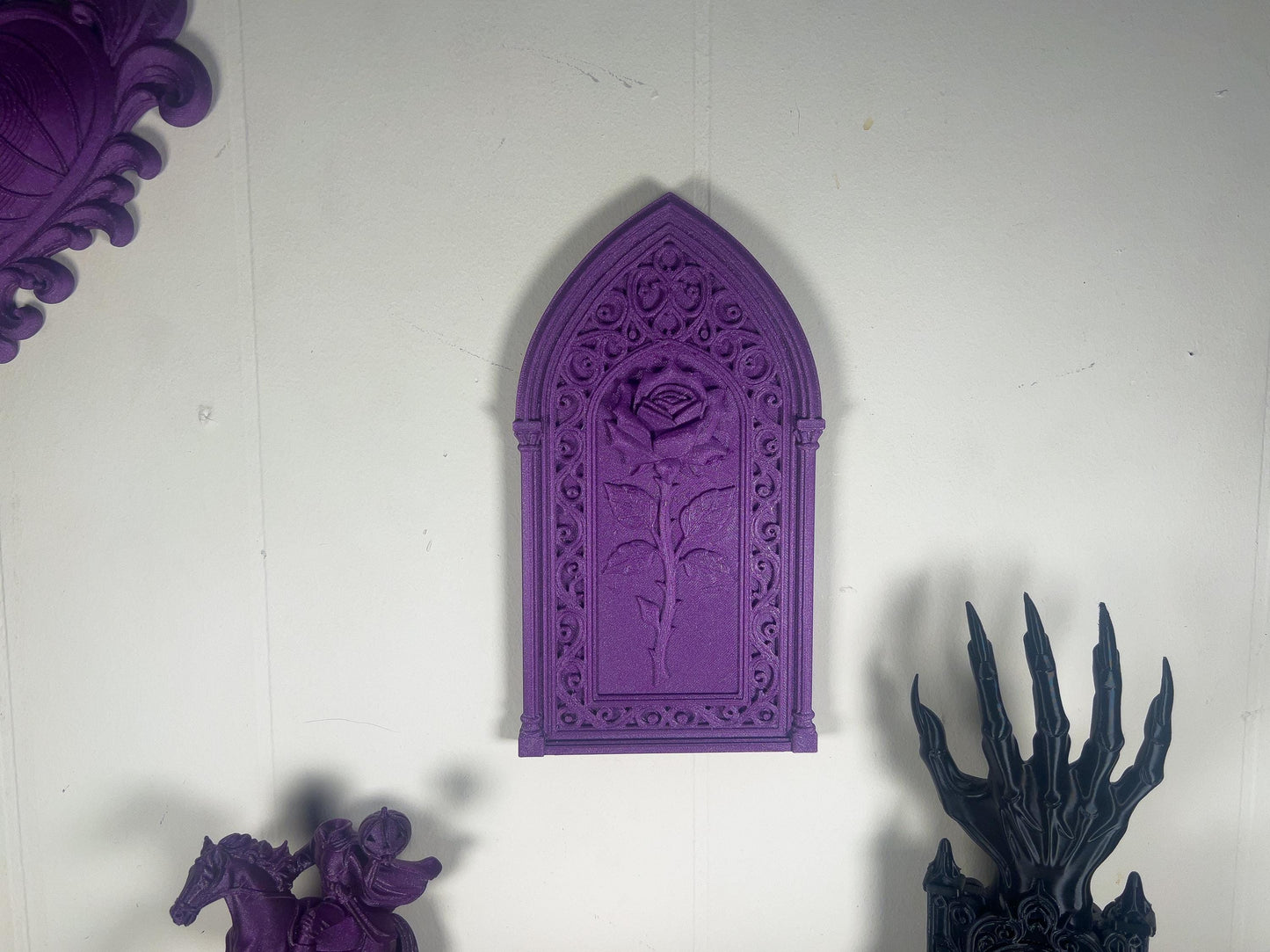 Gothic Rose Plaque – Cathedral Wall Decor, Ornate Gothic Accent for Elegant Home Aesthetics